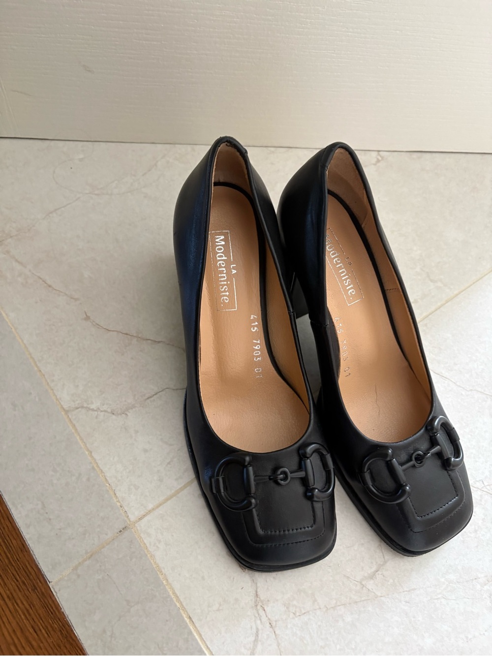 Leather Black Square-Toe and block heel Pumps